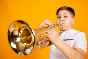 cheerful boy plays pipe blowing his cheeks humor playing wind instrument 94120 371 300x200 - Hudobné nástroje